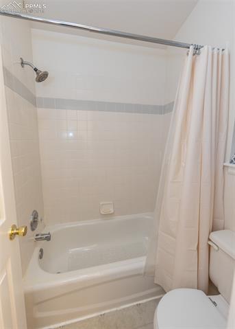 8587 Saddleman Road Peyton, CO 80831 - Photo 17 of 31 Shower/tub combo in master bathroom