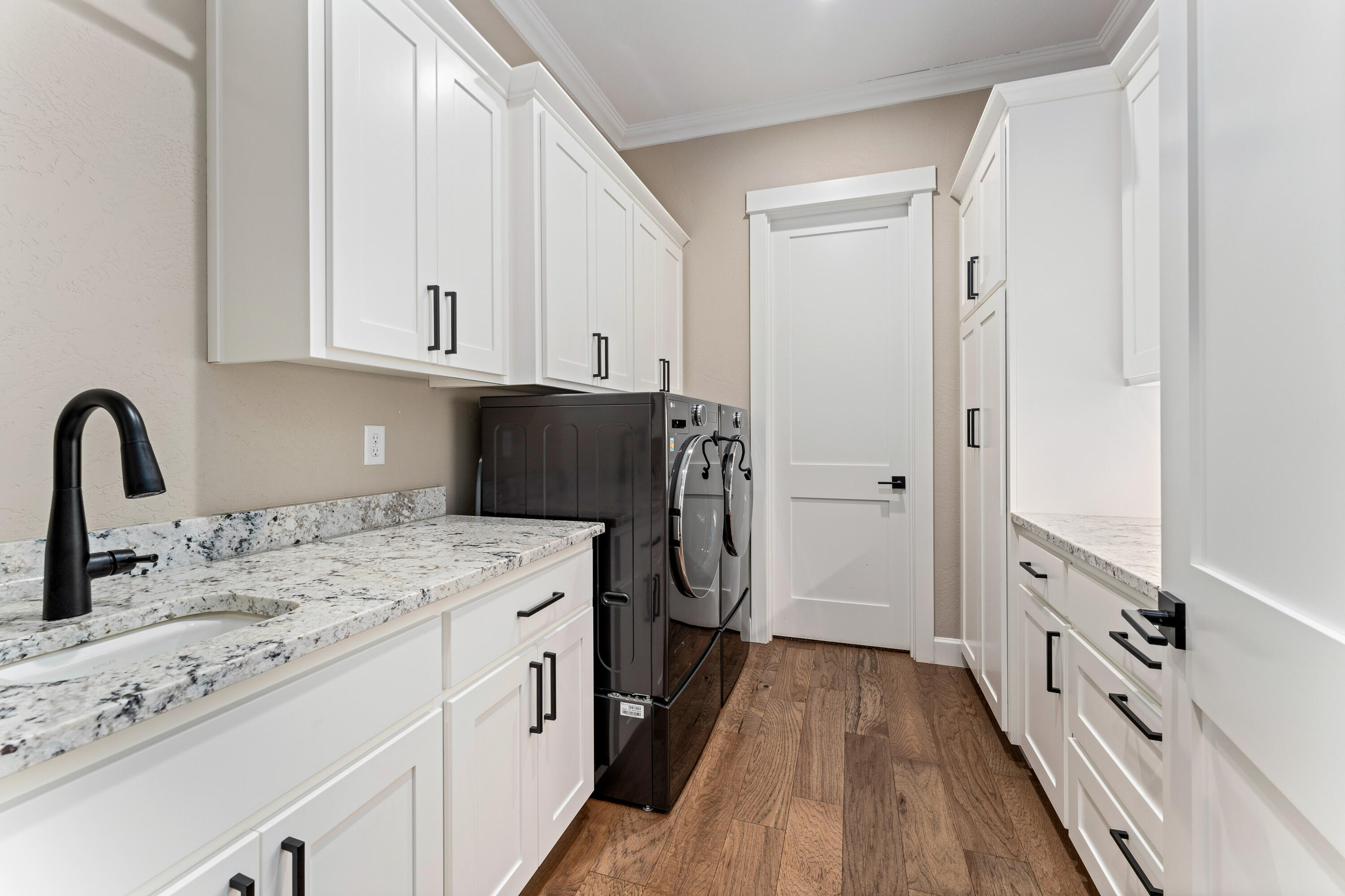 151 Key Way Grants Pass, OR 97527 - Photo 25 of 43 INT (21 of 28)