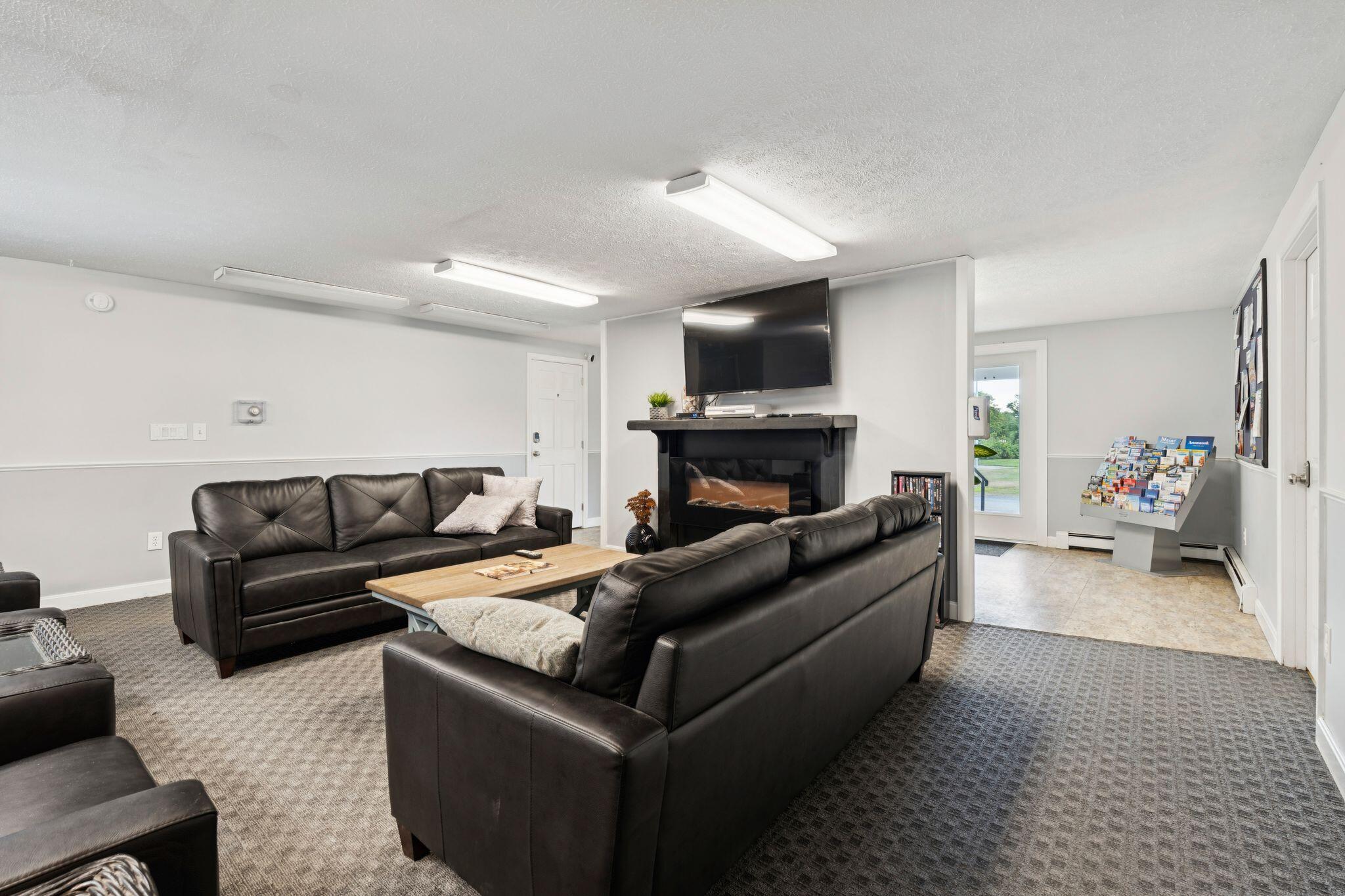 1762 Post Road, Unit 105 Wells, ME 04090 - Photo 26 of 29 Sitting Area in Club House