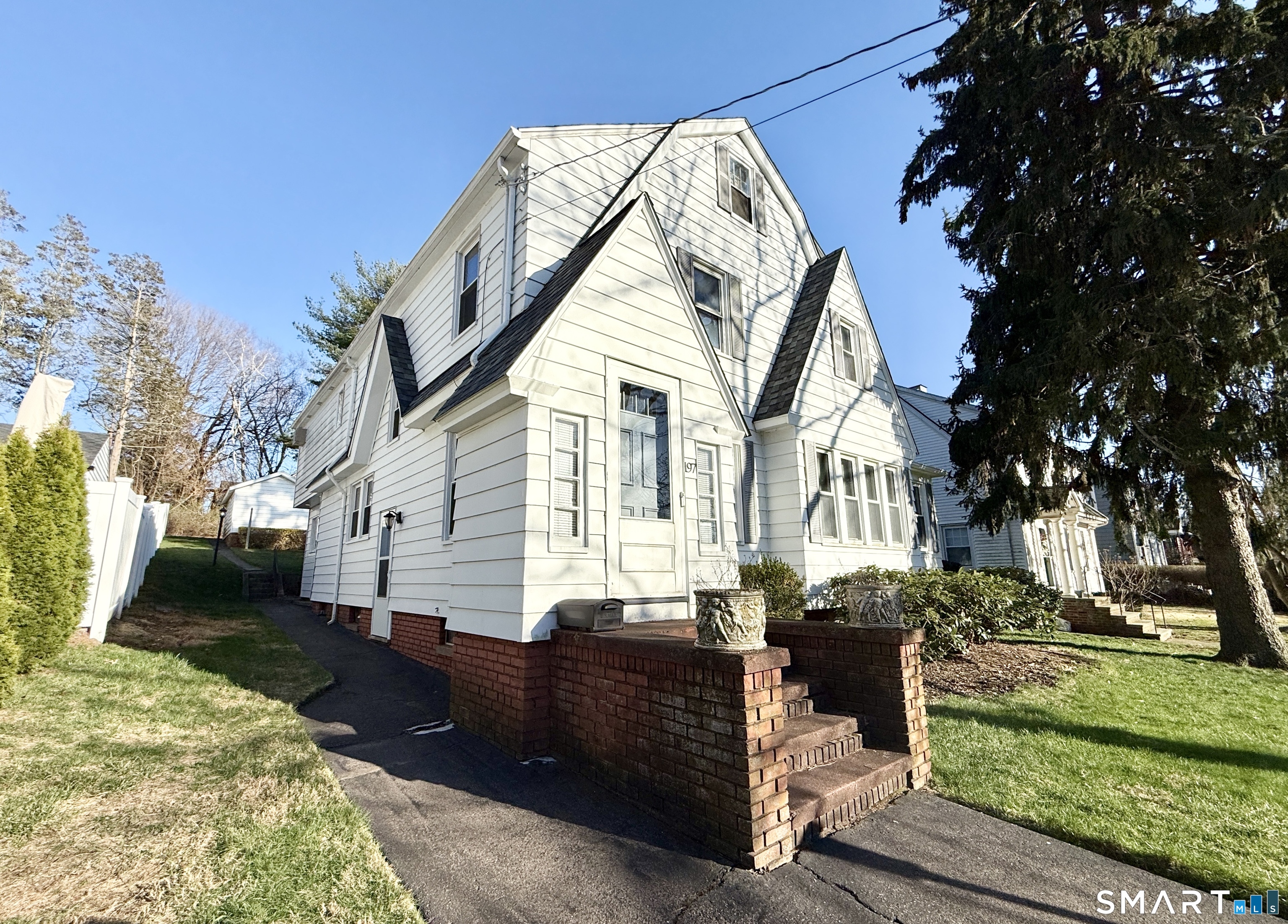 197 Kneeland Road New Haven, CT 06512 - Photo 4 of 33