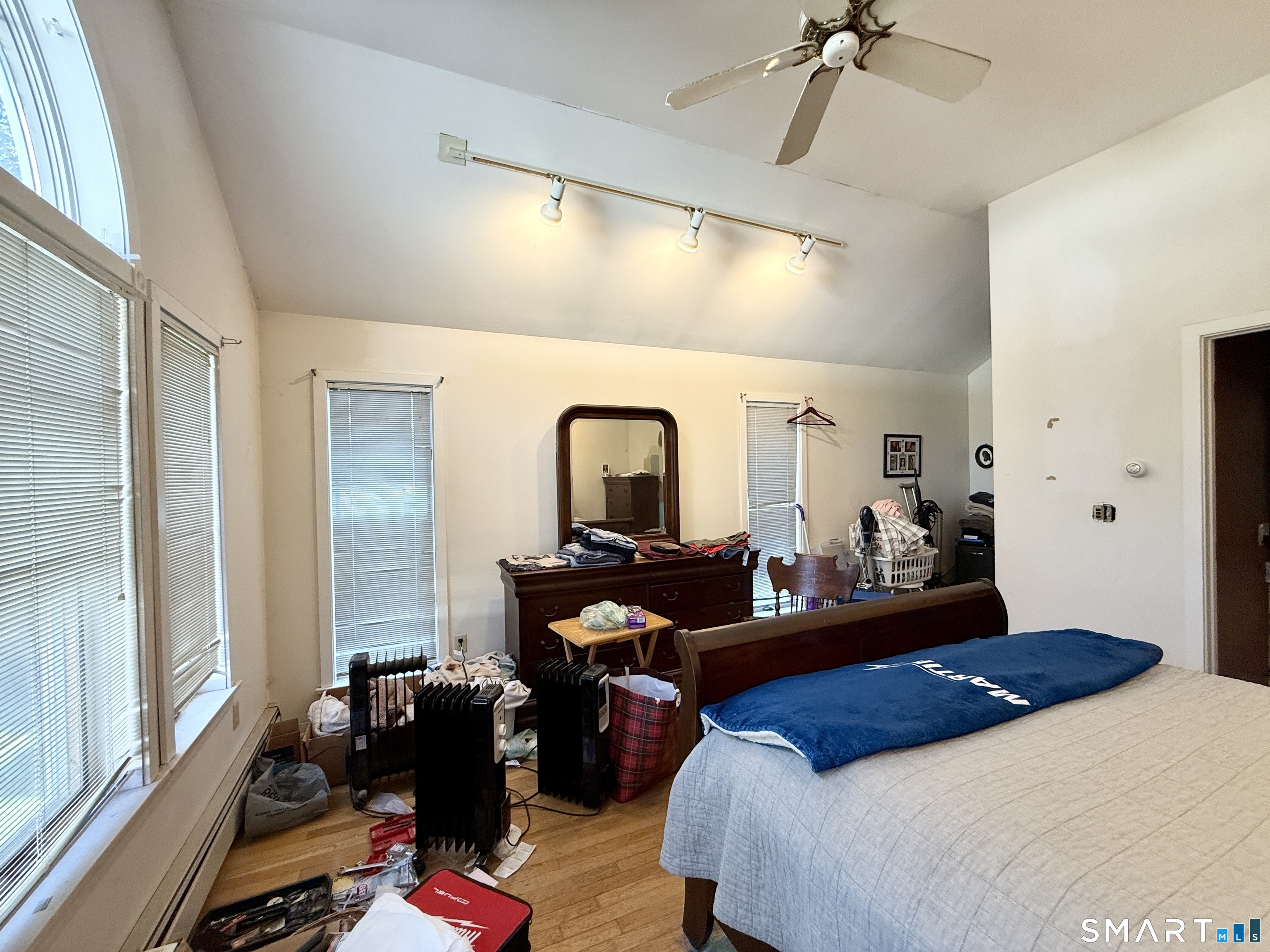 197 Kneeland Road New Haven, CT 06512 - Photo 5 of 33