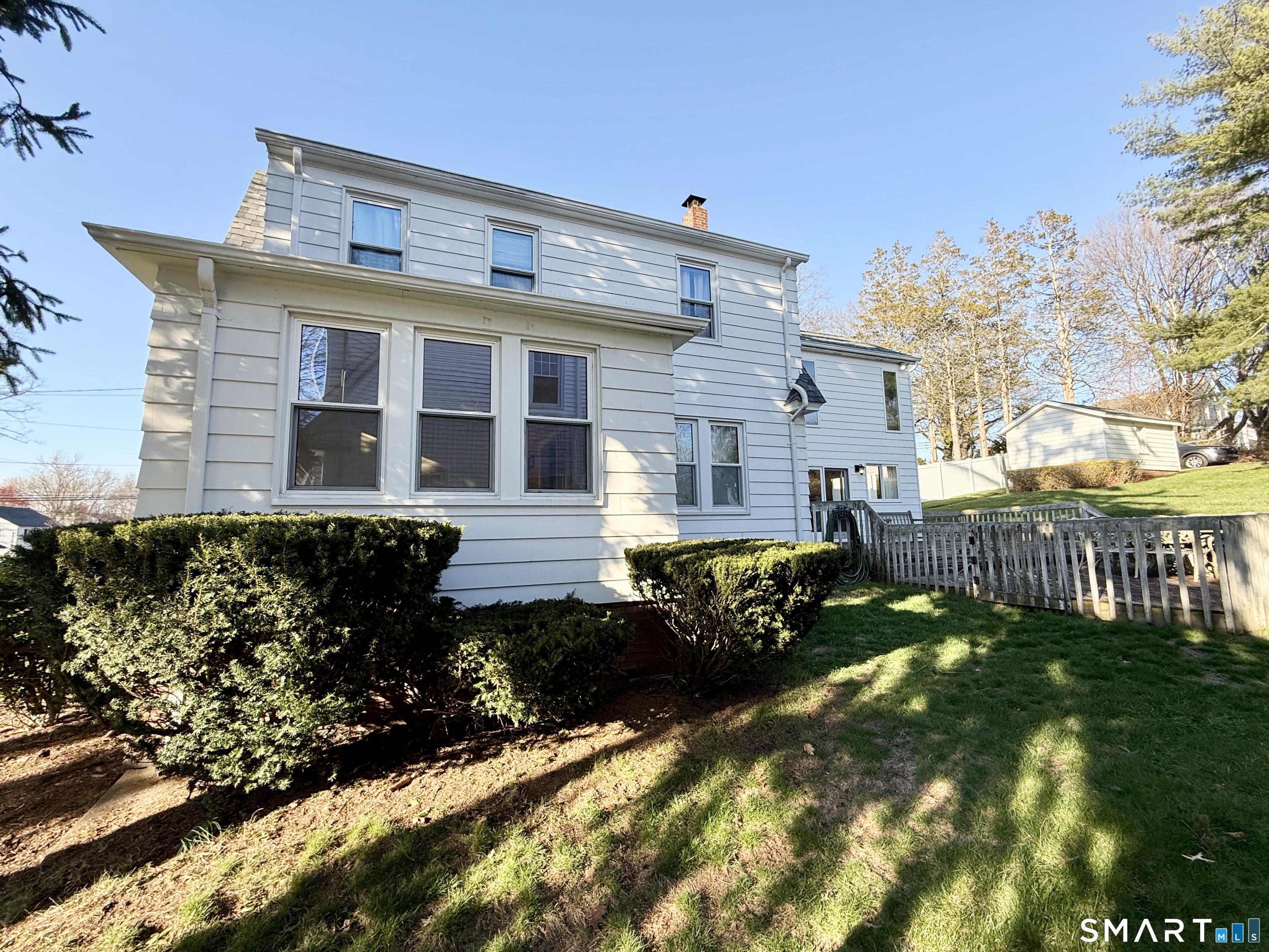 197 Kneeland Road New Haven, CT 06512 - Photo 7 of 33