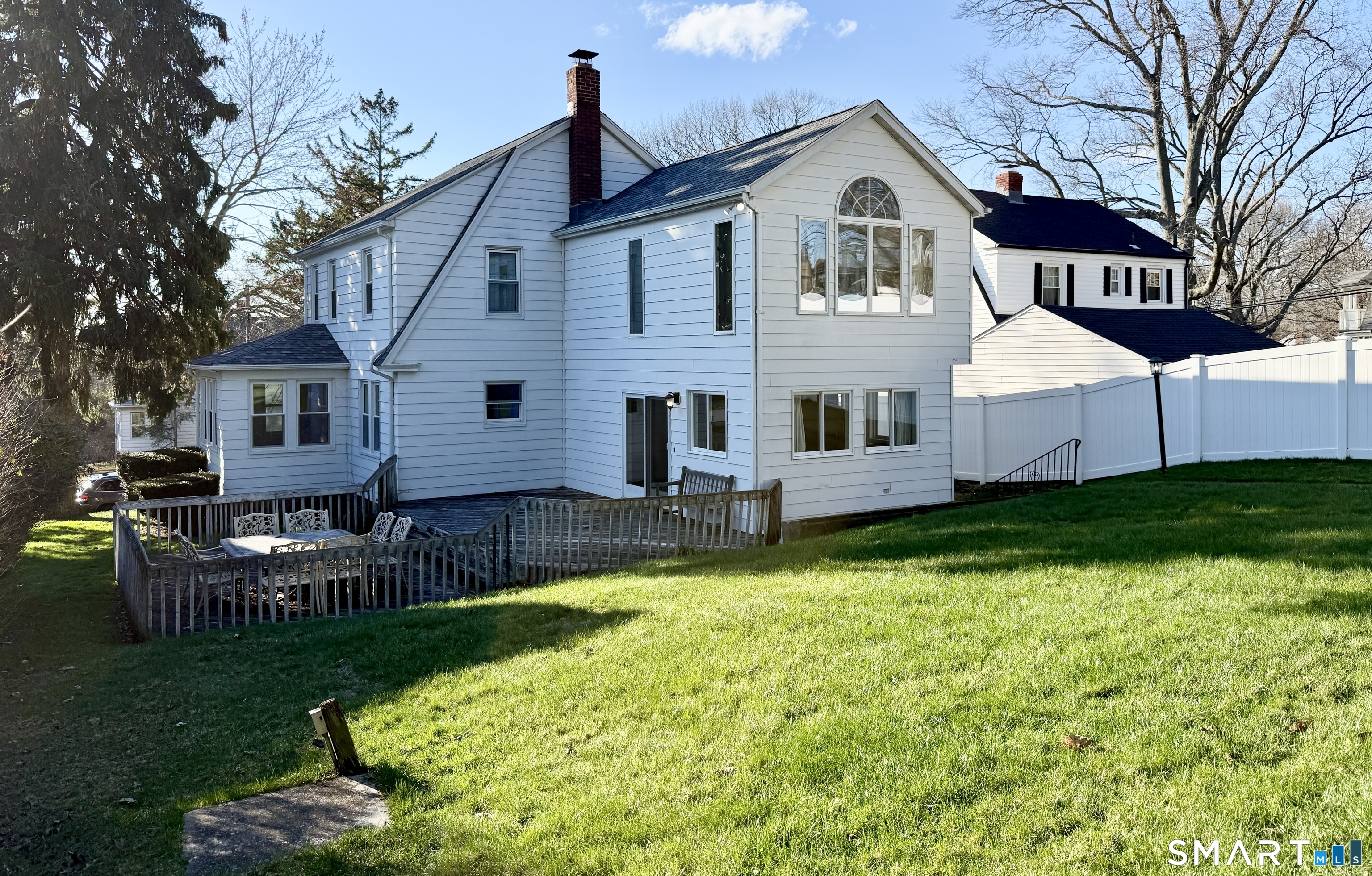 197 Kneeland Road New Haven, CT 06512 - Photo 9 of 33