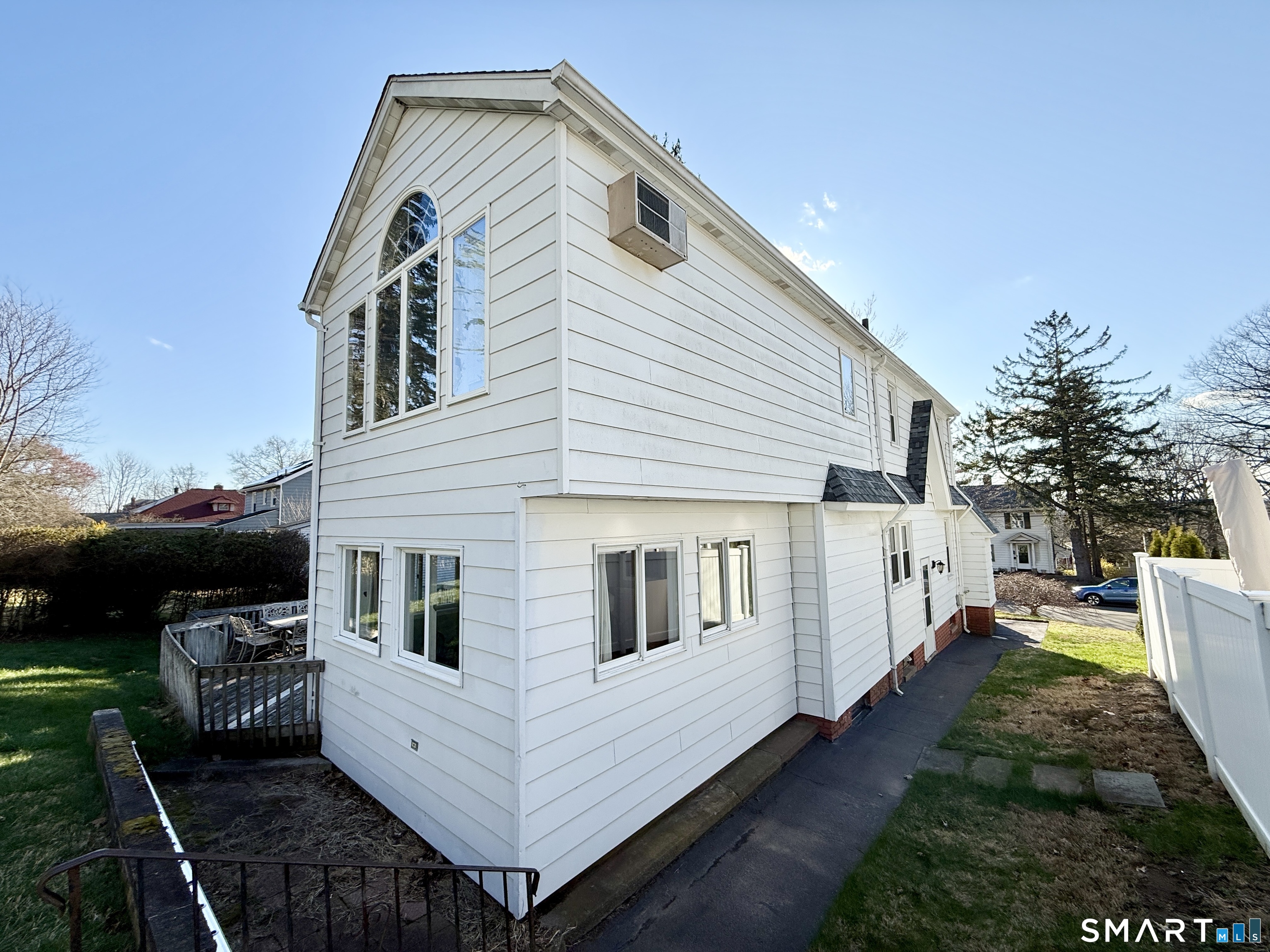 197 Kneeland Road New Haven, CT 06512 - Photo 10 of 33