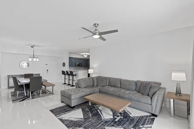 $289,900 | 802 West Windward Way, Unit 217, Lantana, FL 33462