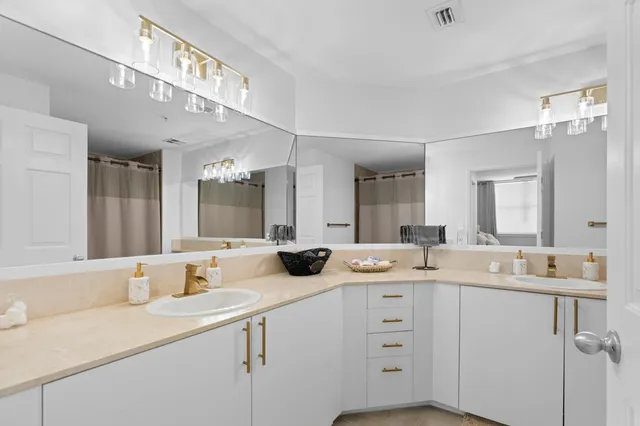 $289,900 | 802 West Windward Way, Unit 217, Lantana, FL 33462