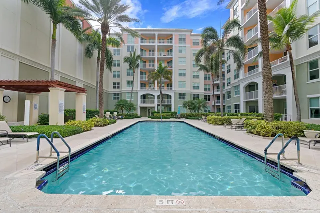 $289,900 | 802 West Windward Way, Unit 217, Lantana, FL 33462