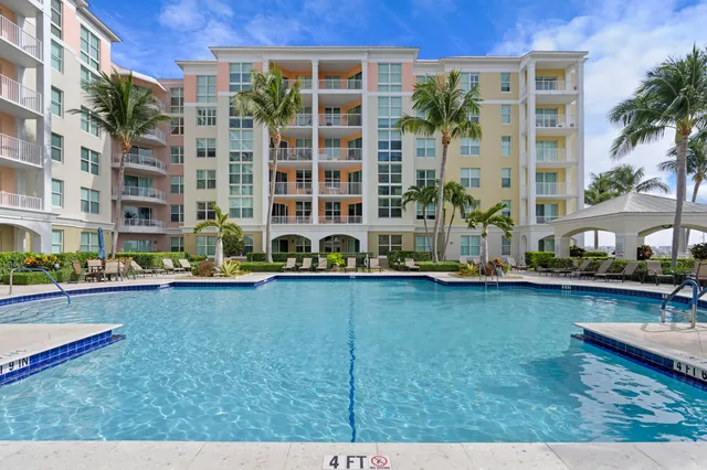 $289,900 | 802 West Windward Way, Unit 217, Lantana, FL 33462