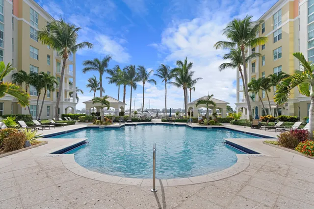 $289,900 | 802 West Windward Way, Unit 217, Lantana, FL 33462