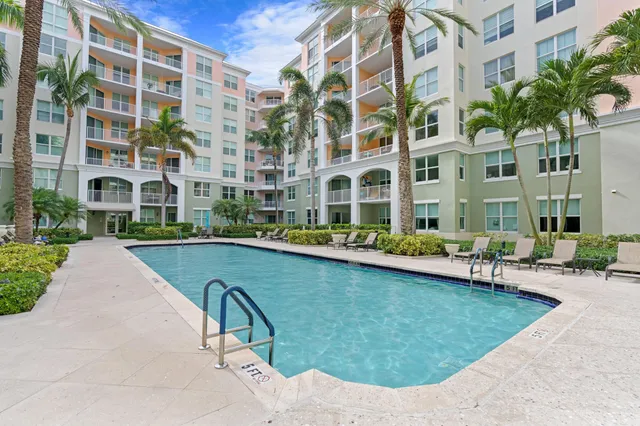$289,900 | 802 West Windward Way, Unit 217, Lantana, FL 33462