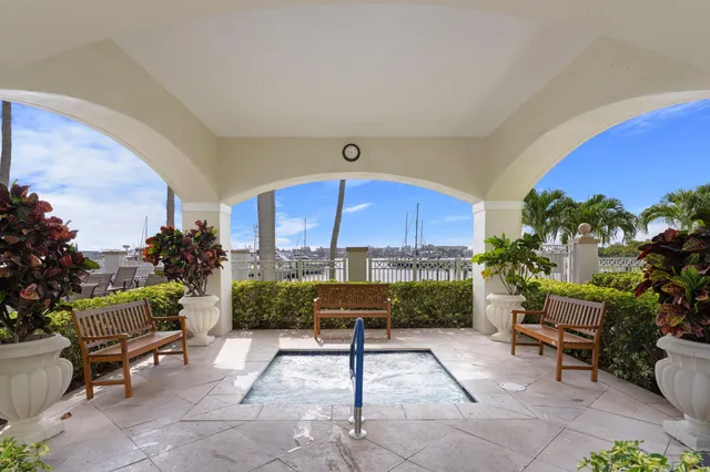 $289,900 | 802 West Windward Way, Unit 217, Lantana, FL 33462