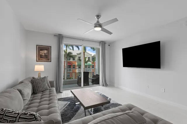 $289,900 | 802 West Windward Way, Unit 217, Lantana, FL 33462