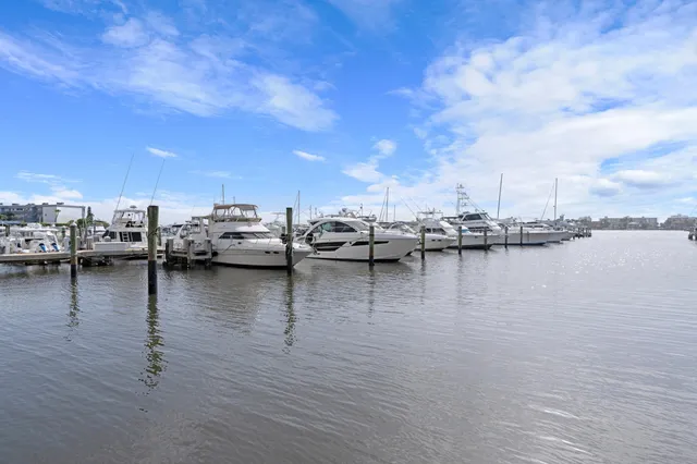 $289,900 | 802 West Windward Way, Unit 217, Lantana, FL 33462