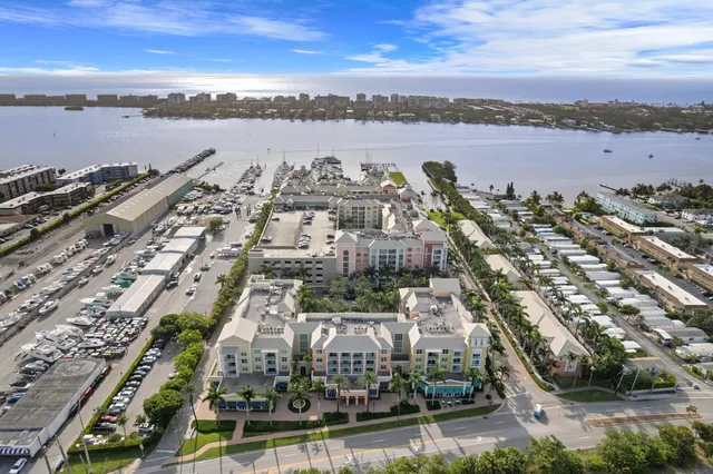 $289,900 | 802 West Windward Way, Unit 217, Lantana, FL 33462