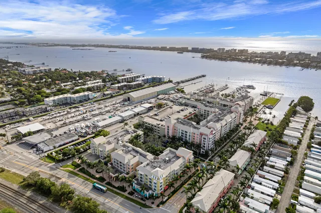 $289,900 | 802 West Windward Way, Unit 217, Lantana, FL 33462