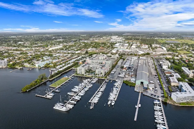 $289,900 | 802 West Windward Way, Unit 217, Lantana, FL 33462