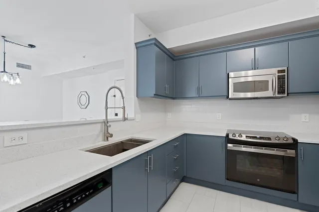 $289,900 | 802 West Windward Way, Unit 217, Lantana, FL 33462