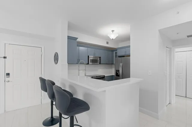 $289,900 | 802 West Windward Way, Unit 217, Lantana, FL 33462