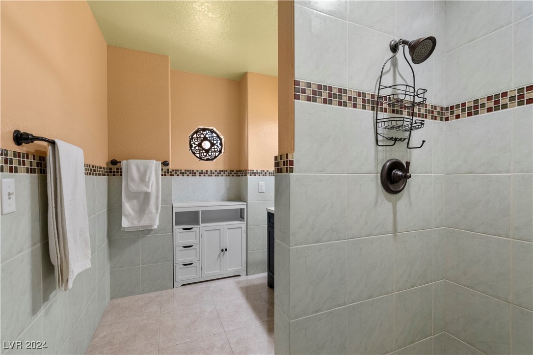 720 Rocky Trail Road Henderson, NV 89014 - Photo 17 of 45 Downstairs bath w/ shower.