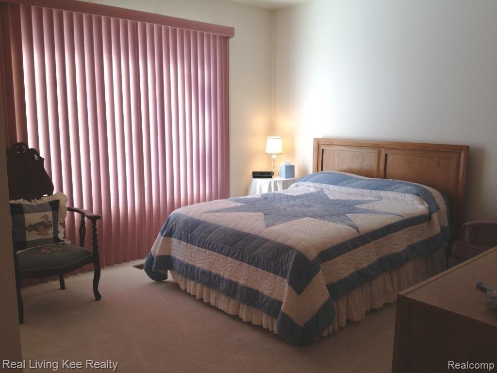 2185 London Bridge Drive, Unit 37 Rochester, MI 48307 - Photo 8 of 8 SECOND BEDROOM