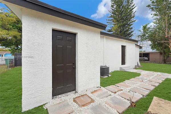 a front view of house with yard
