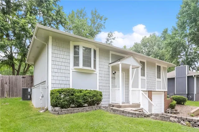 $2,030 | 314 Southeast Crescent Street, Lee's Summit, MO 64063