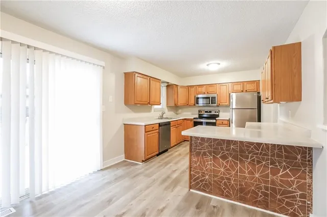 $2,030 | 314 Southeast Crescent Street, Lee's Summit, MO 64063