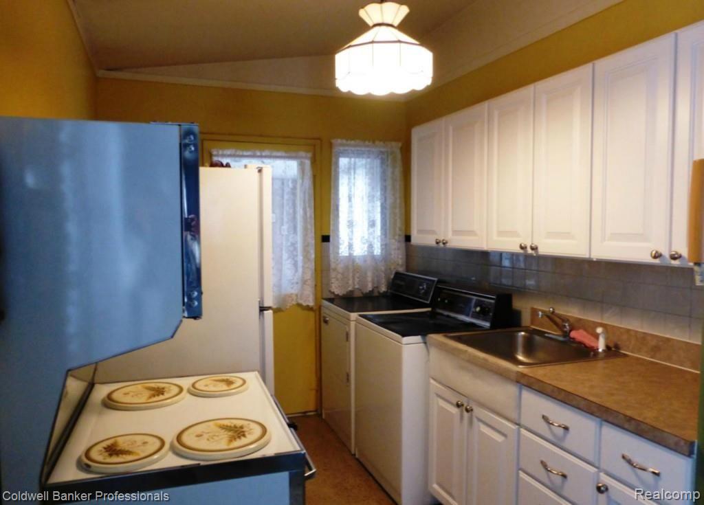 9277 Big Lake Road Clarkston, MI 48346 - Photo 6 of 14 6.jpg