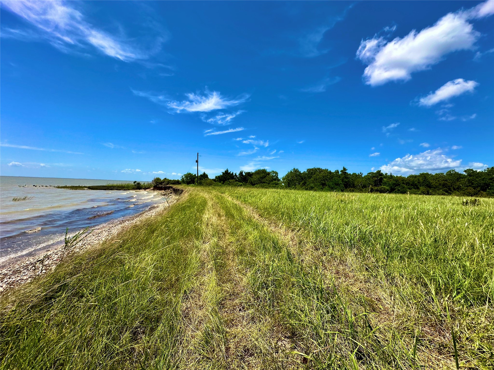 2101 West Bayshore Road Anahuac, TX 77514 - Photo 3 of 10 a view of an ocean and a building