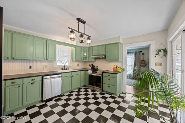 $315,000 | 507 Blades Avenue, New Bern, NC 28560