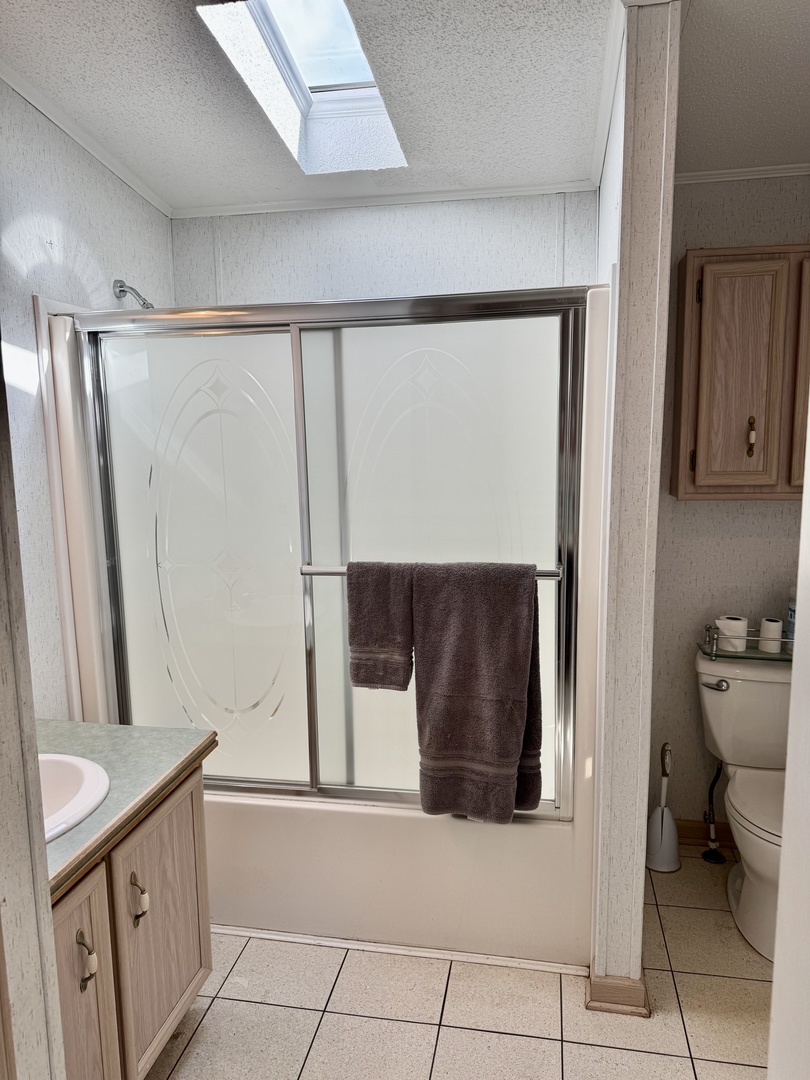 265 Tulip Circle Matteson, IL 60443 - Photo 14 of 25 a bathroom with a sink and a mirror
