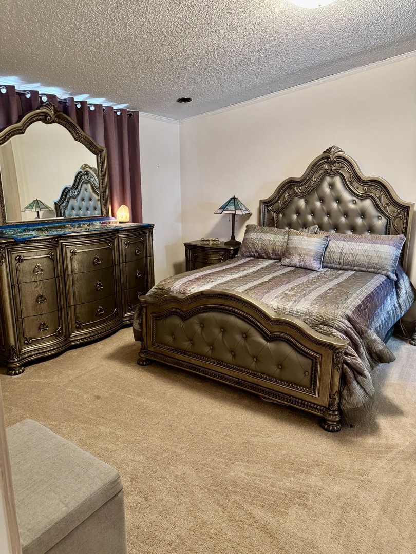 265 Tulip Circle Matteson, IL 60443 - Photo 17 of 25 a bedroom with a bed and a painting on the wall