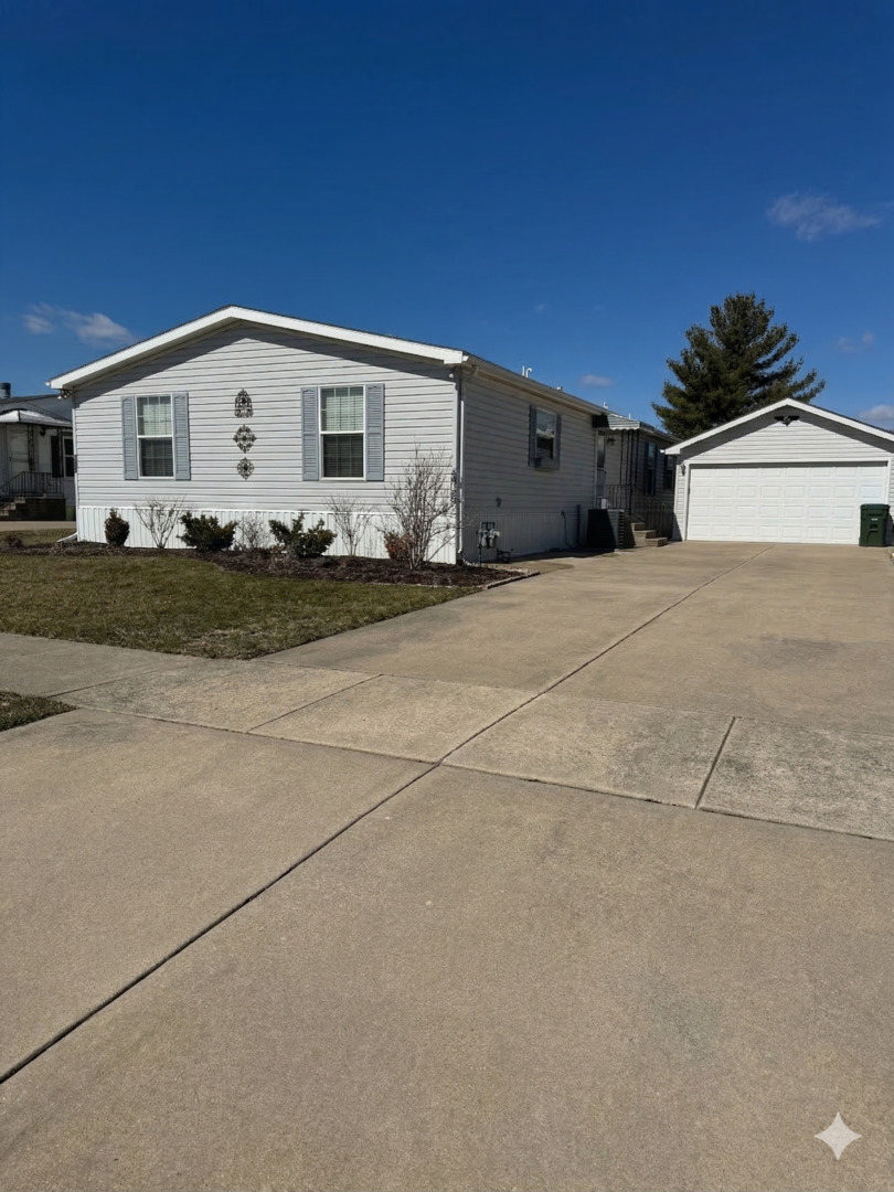 265 Tulip Circle Matteson, IL 60443 - Photo 2 of 25 a front view of a house with a yard