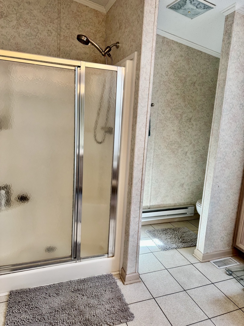 265 Tulip Circle Matteson, IL 60443 - Photo 21 of 25 a bathroom with a glass shower door