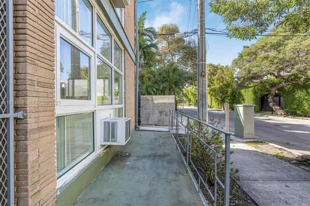 $1,600 | 1850 Meridian Avenue, Unit 12, Miami Beach, FL 33139