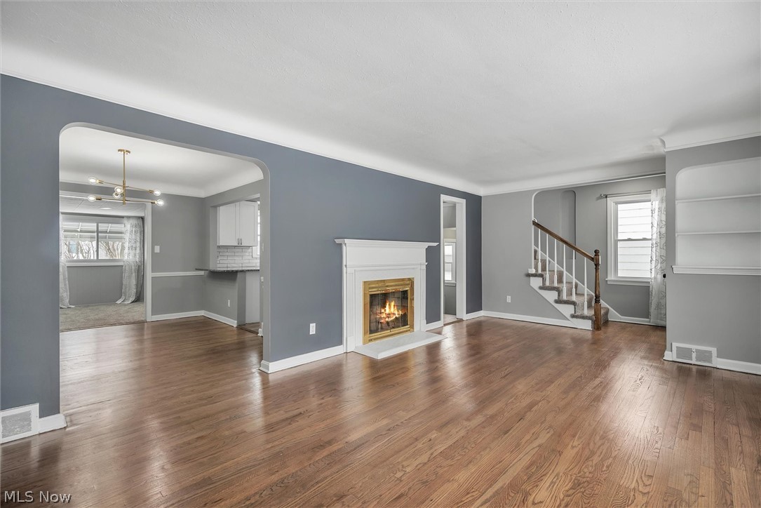 4034 Stilmore Road Cleveland, OH 44121 - Photo 3 of 29