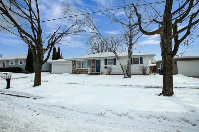 $279,500 | 1505 West Pershing Street, Appleton, WI 54914