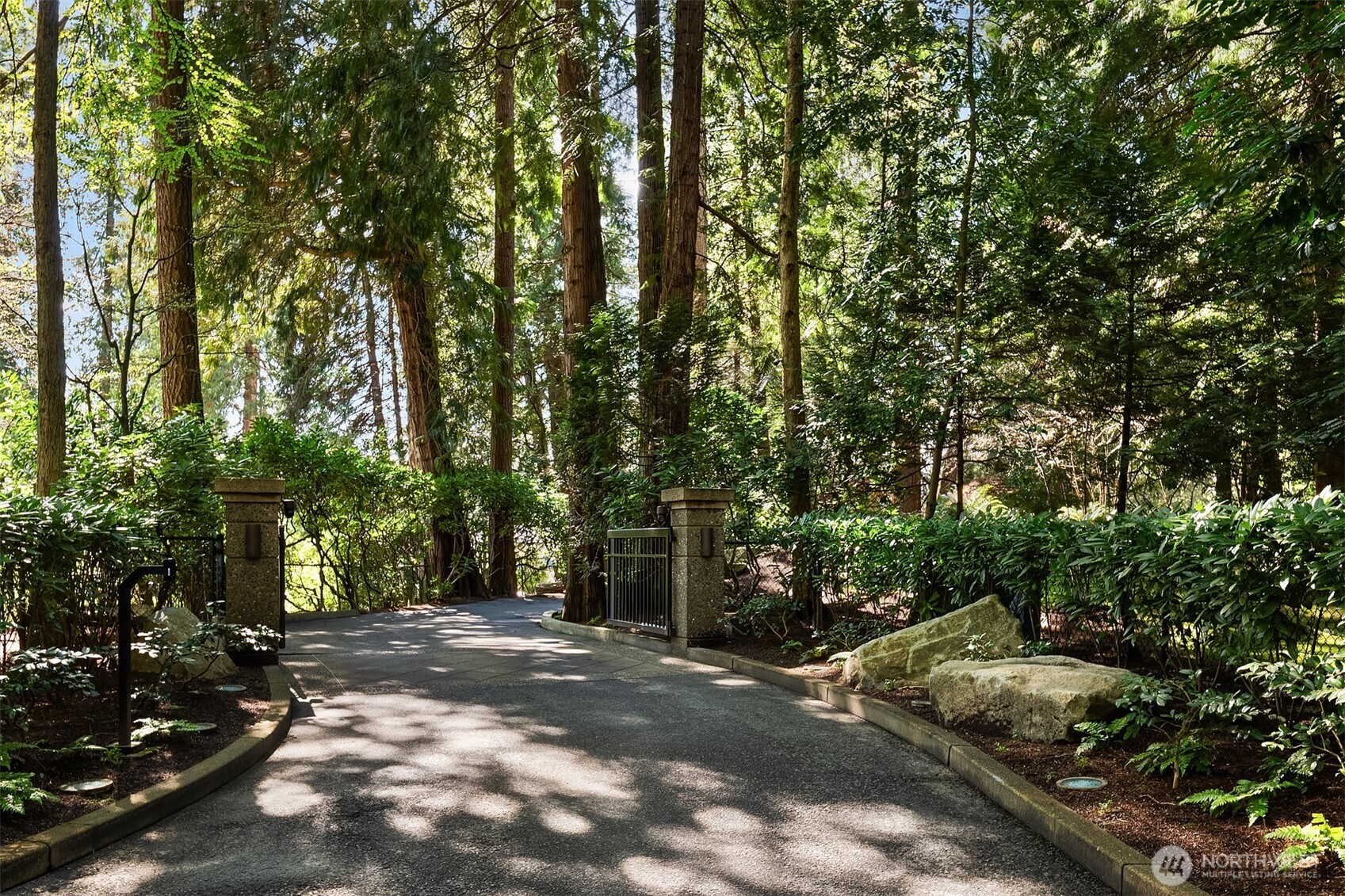 3445 Hunts Point Road Hunts Point, WA 98004 - Photo 20 of 22