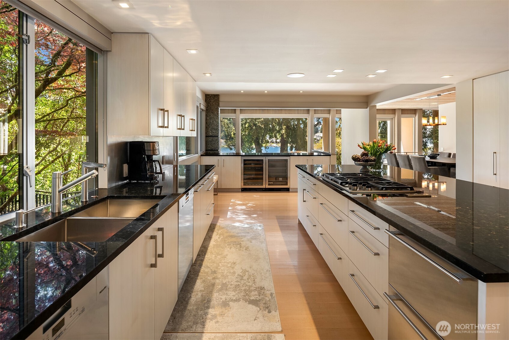 3445 Hunts Point Road Hunts Point, WA 98004 - Photo 9 of 22