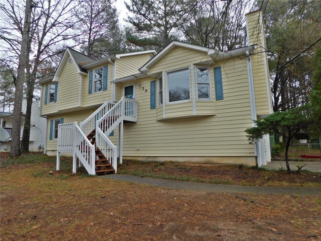 a view of a house with a yard