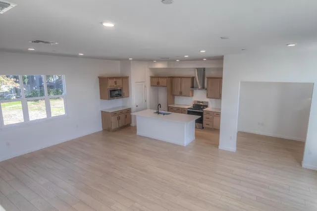 $695,990 | 411 6th Street, West Sacramento, CA 95605