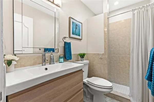 $4,300 | 1365 Snell Isle Boulevard Northeast, Unit 8D, St. Petersburg, FL 33704