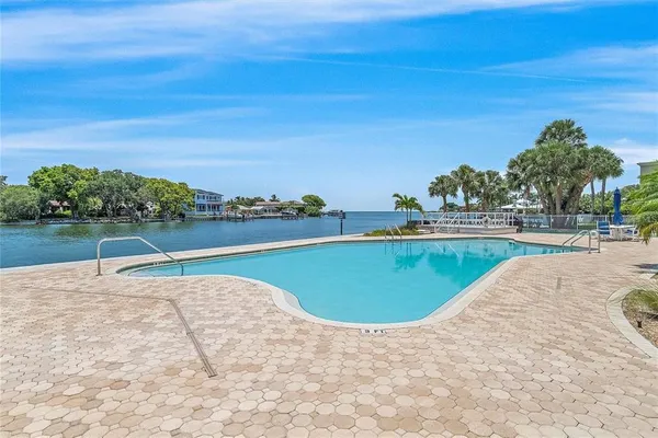 $4,300 | 1365 Snell Isle Boulevard Northeast, Unit 8D, St. Petersburg, FL 33704