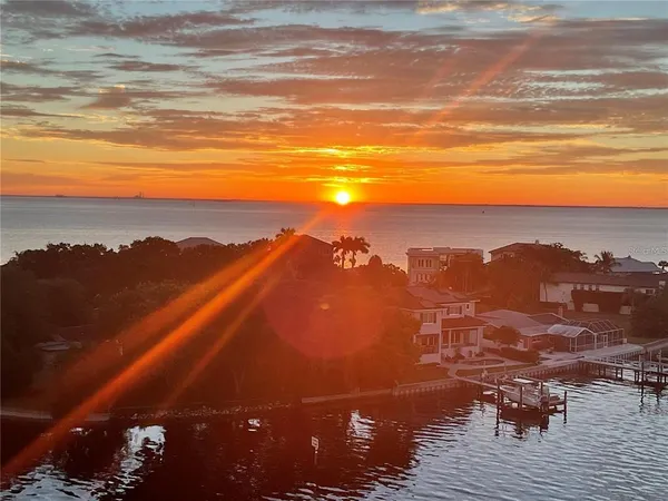 $4,300 | 1365 Snell Isle Boulevard Northeast, Unit 8D, St. Petersburg, FL 33704