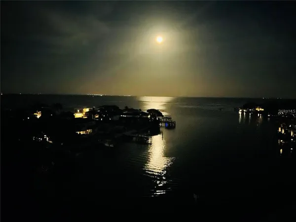 $4,300 | 1365 Snell Isle Boulevard Northeast, Unit 8D, St. Petersburg, FL 33704