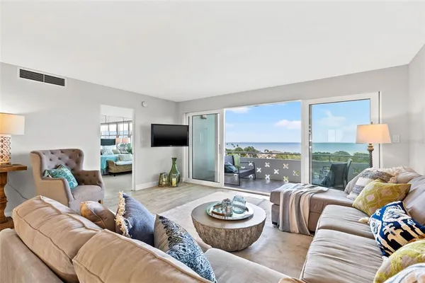 $4,300 | 1365 Snell Isle Boulevard Northeast, Unit 8D, St. Petersburg, FL 33704