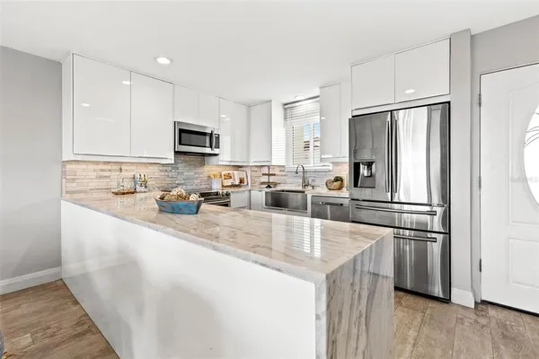 $4,300 | 1365 Snell Isle Boulevard Northeast, Unit 8D, St. Petersburg, FL 33704