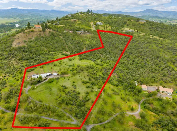 $399,999 | 1374 West Linn Road, Eagle Point, OR 97524