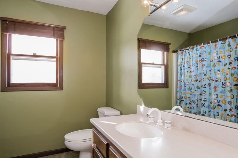 17501 148th Avenue Spring Lake, MI 49456 - Photo 21 of 41 015-Bathroom-1443621-mls