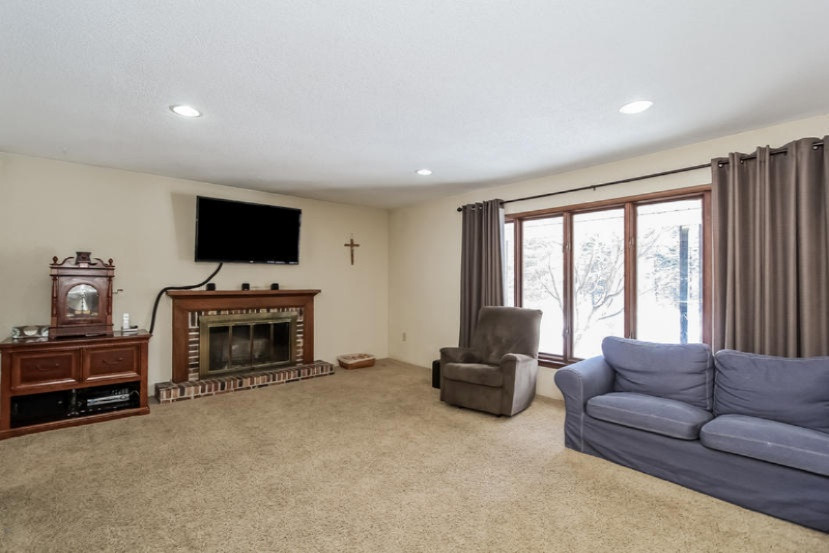 17501 148th Avenue Spring Lake, MI 49456 - Photo 4 of 41 004-Living_Room-1443631-mls